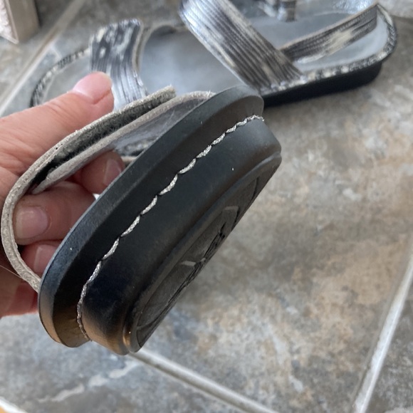Like New! Alegria Vienna Grey Silver Cream Velcro Sandals 10/40 - Picture 7 of 11